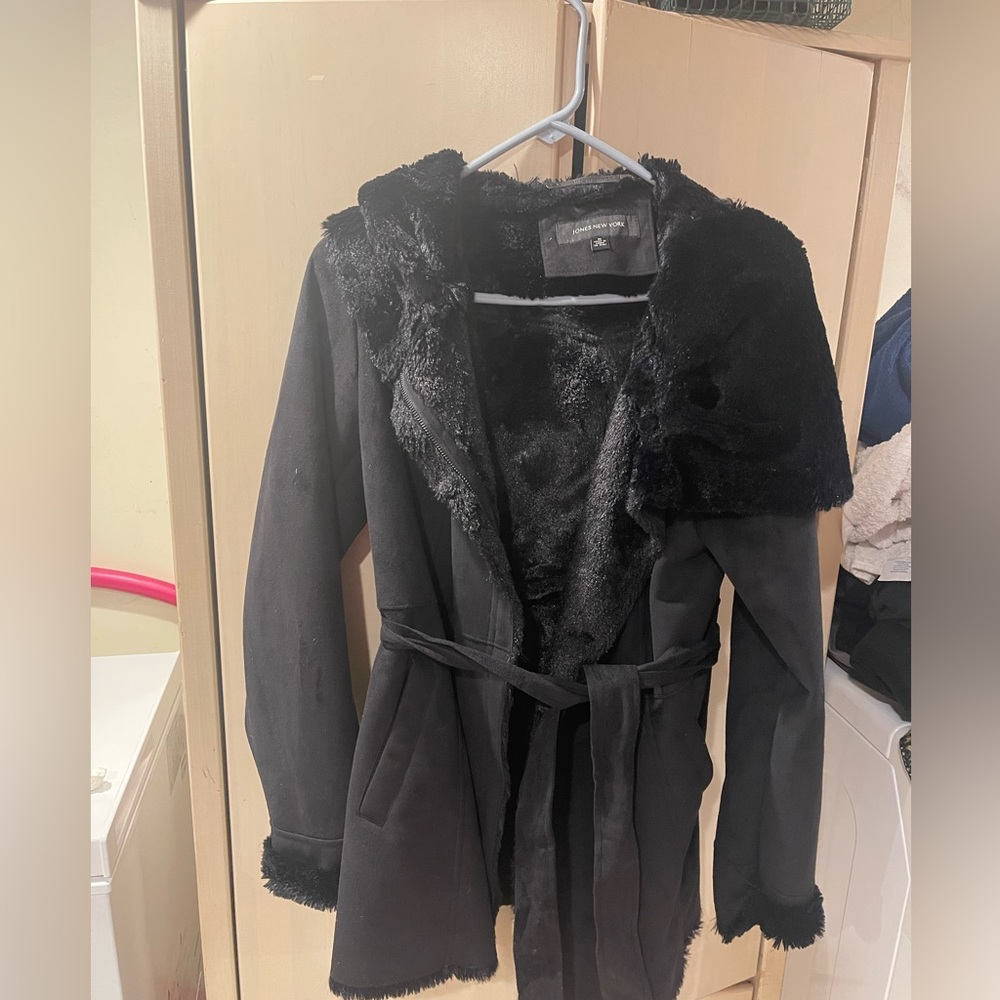 Women’s faux fur lined jacket. There is no belt!
